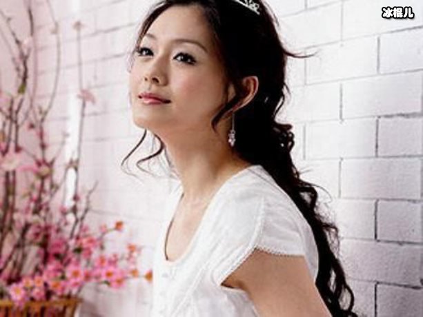 大S现身李湘直播间身材走样再无少女感，这是想要直播带货吗？