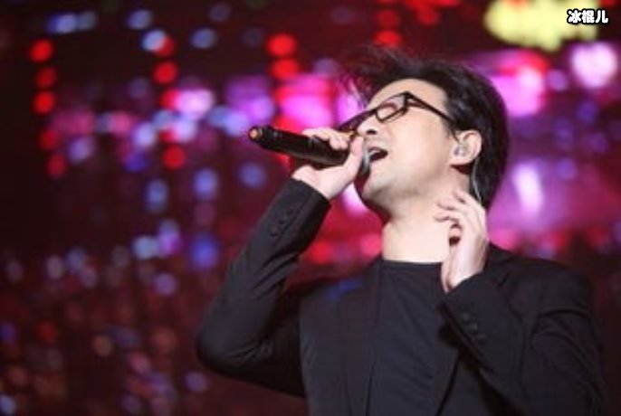 汪峰和女儿醒醒有爱互动,被女儿打扮成“花大姐”逗笑网友