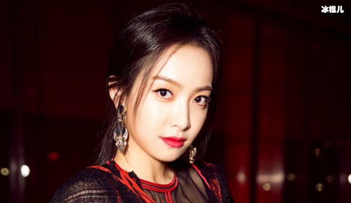 工作室分享宋茜36岁庆生照，手捧鲜花笑容灿烂开怀