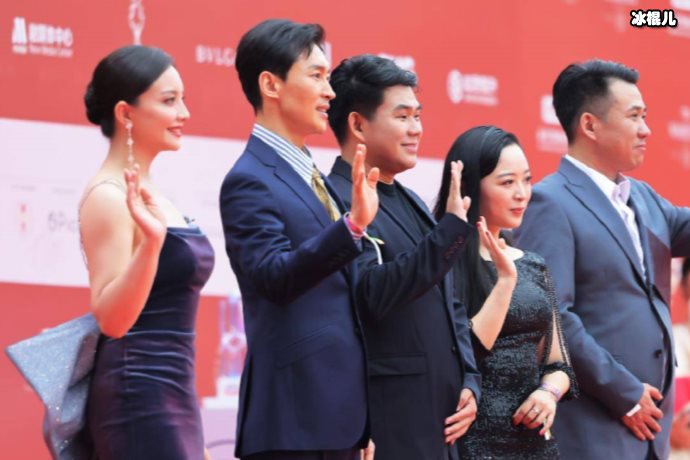 孙茜在社交平台晒出儿子近照,小宝贝帅气呆萌萌化一众网友的心