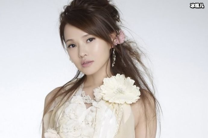 伊能静为武汉捐赠羽绒背心,不忘考虑皮肤干燥问题