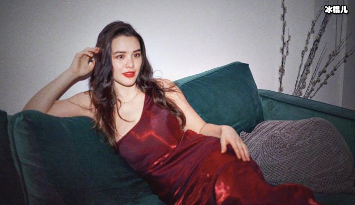 钟丽缇小女儿变身清纯女孩,越来越像妈妈