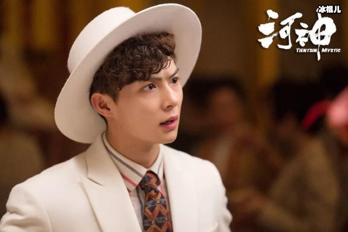 张铭恩胡冰卿被扒众多同款,和徐璐情侣裤也有三条!