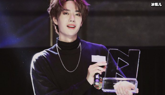 王一博被私生围堵追车,有些人一点边界感都没有