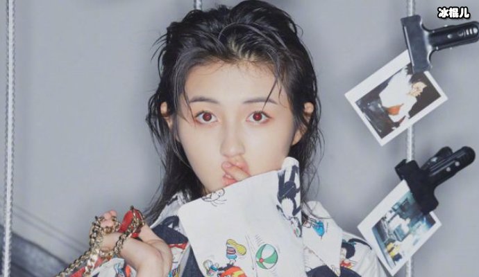 助理记录下张子枫学习画面,利用碎片化时间复习功课