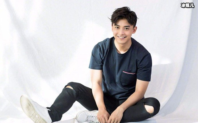 李佳航被吓坏,遇路人奇怪要求舔花坛,提醒大家注意安全