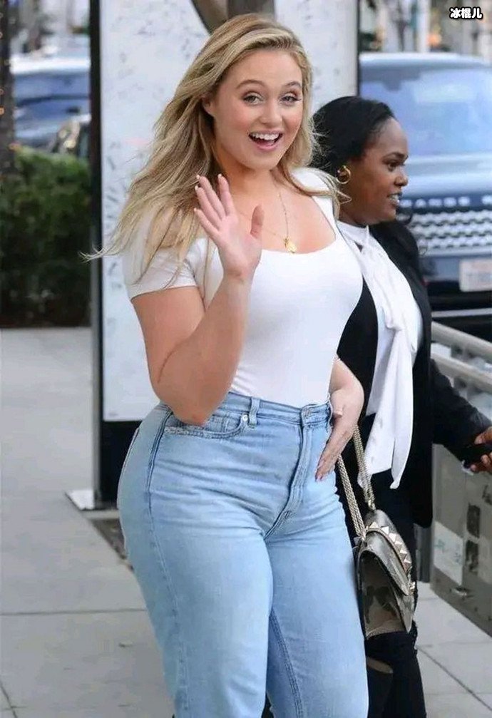 她是175斤的大码模特,靠健身塑造出好看的身材曲线