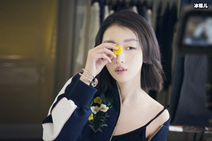 周冬雨:我化妆技术差,还不如素颜