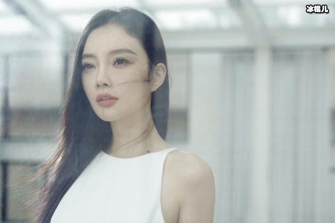 李小璐发图同女儿穿亲子装,甜馨长高了
