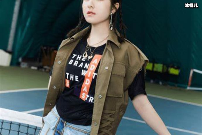 李兰迪白色连衣裙气质如兰,温婉如天仙下凡