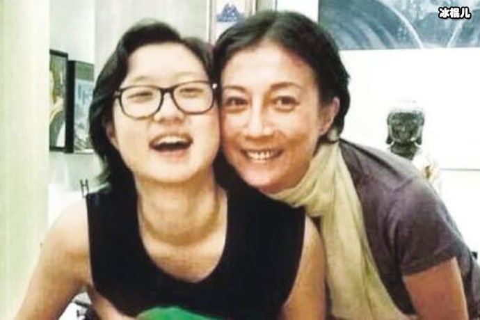 吴卓林表示与妻子生活压力太大,憔悴不堪尽显老态