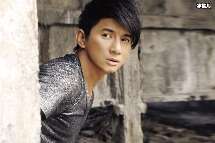 吴奇隆寻找人烟稀少的地方踏青,老婆孩子没有陪在身旁