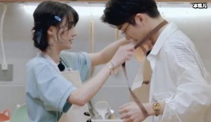 郑爽发文希望节目组善待工作人员,甘愿用片酬为其买水结果打脸