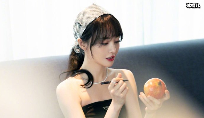 郑爽直播又哭了直言给自己涨了教训!这一次又是因为什么?