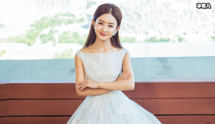 赵丽颖冯绍峰机场同框,夫妻甜蜜不需要秀一举一动尽显爱意