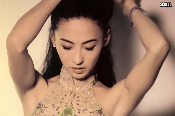 张柏芝凌晨为“情敌”点赞,手滑亦或真情流露难道是已经放下