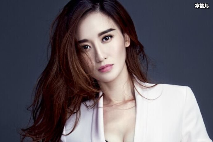 张萌拿假蛇吓唬周震南,谁注意杨颖做了啥真的是太敢了