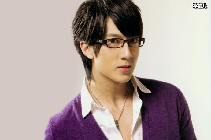 吴尊和大家分享女儿做蛋糕的全过程,语气当中透露着幸福和惊喜