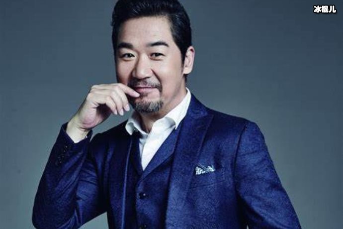 张国强接受媒体采访,介绍家规像演古装电视剧网友调侃大清亡了