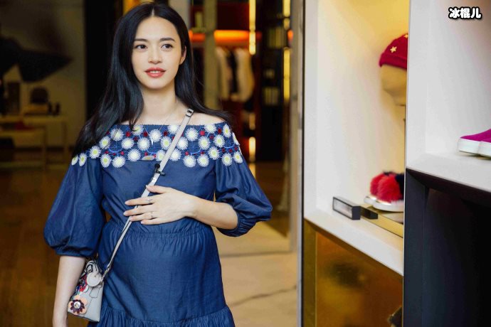 姚晨新剧开机搭档实力小生白宇,感觉像是同龄cp感十足