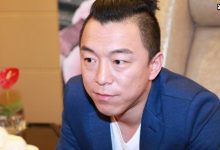 黄渤豪爽大气深夜与友人聚会，期间无所顾忌狂喝酒-捕鱼中文站