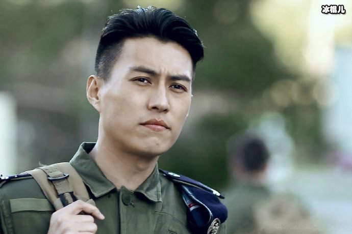 靳东的帅气风格,把罗斌演绎的栩栩如生