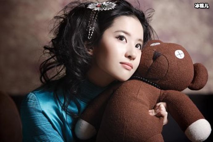 刘亦菲提名土星奖最佳女主角,年少成名如今红到国外