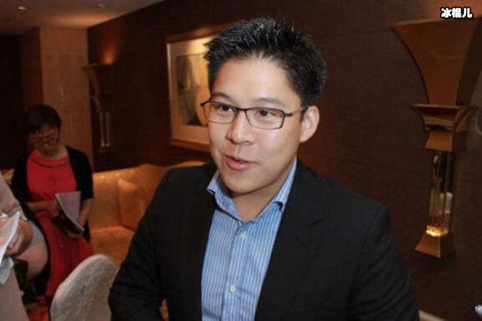 霍启刚亲自陪同儿子练习击剑,生活中教儿子勤俭节约