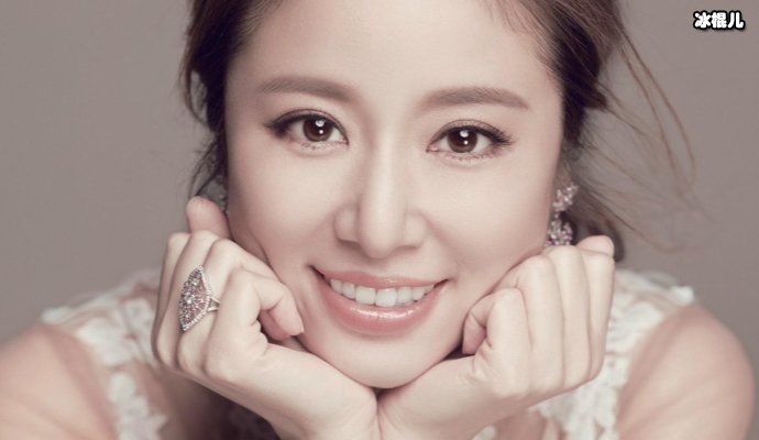 林心如太有钱了吧给女儿吃饭用金碗,跟黄磊做法差别太大了