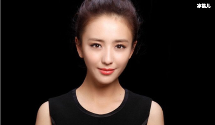 佟丽娅微博晒新剧剧照,首演女机长搭档是实力男星