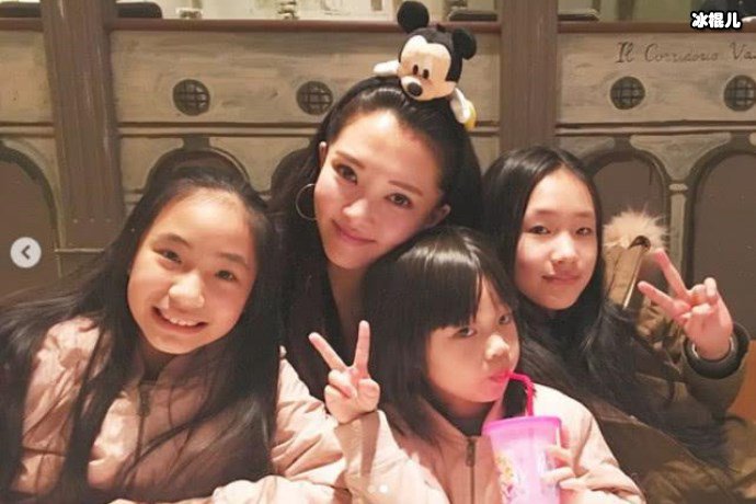 小s外婆去世小s非常悲伤,但是她的姐姐却什么都没说