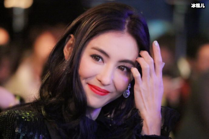 张柏芝为儿子庆生,妈妈晒出亲密合照13岁儿子出镜帅气