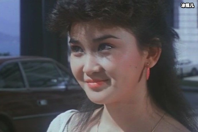 温碧霞晒出写真照片,红裙加鲜花气质温雅迷人