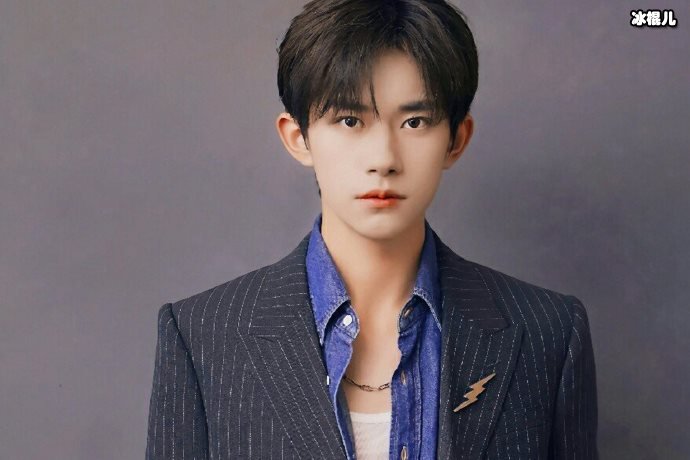 易烊千玺回归《朋友请听好》,称体重胖了十斤表情萌化网友