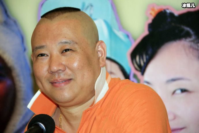 郭德纲要在济南开分社吗?爱耍打牌的他真是惹人眼