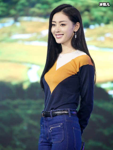 张天爱的经纪人好身材外漏,网友惊呼气质颜值不输张天爱