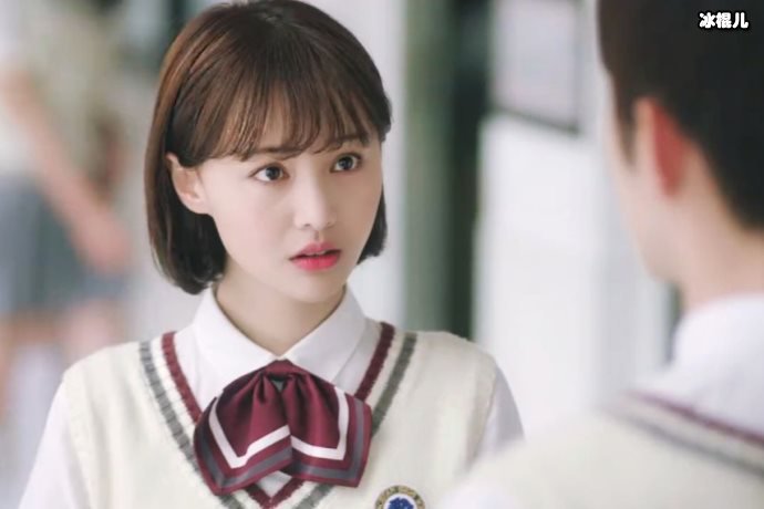 郑爽澄清闲鱼黑料此前被爆售卖节目组道具,惹人争议也绝不妥协