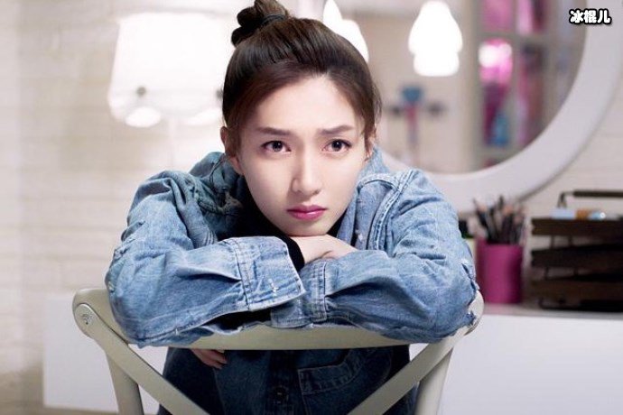 张天爱素颜配吊带浑身透着风情万种的感觉,王大陆不淡定了