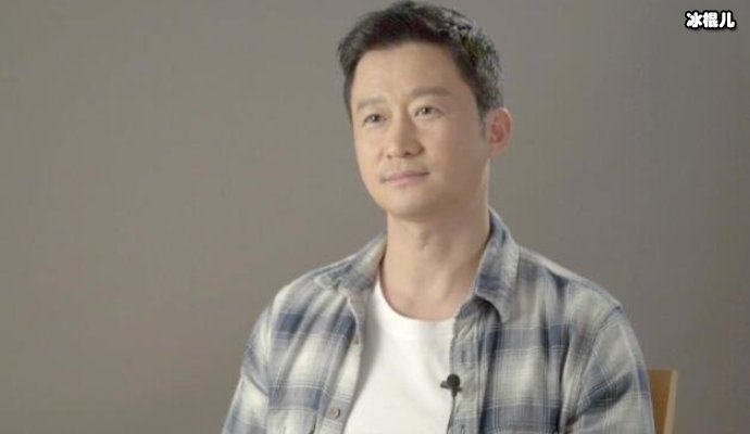 吴京初期相片上头条,一起来看小奶狗的成长历程