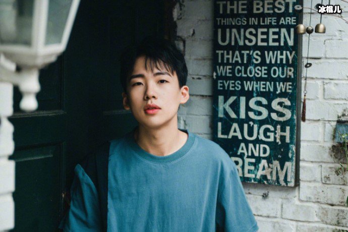 郭麒麟晒未修照,前后发出两张对比明显