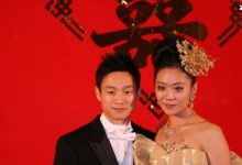 杨威一家五口甜蜜送祝福，双胞胎女儿古灵精怪-捕鱼中文站