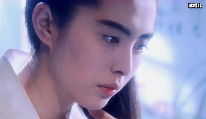 王祖贤故宫旧照被曝光，看清后面的群演如今已是当红明星