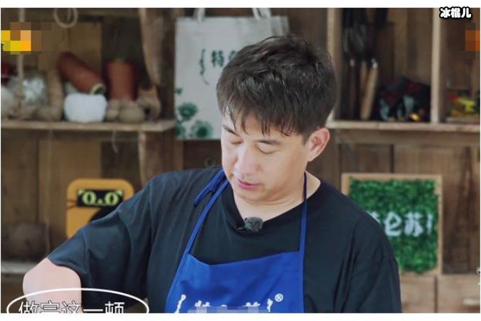 黄磊黄渤严敏聚餐,被网友巧遇三人同框闲聊超开