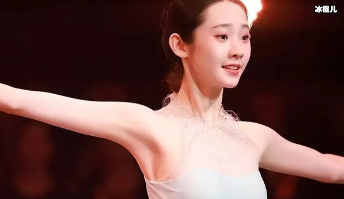 张艺凡团内地位远超他人,虽被孤立资源却奇好和队长组成小分队