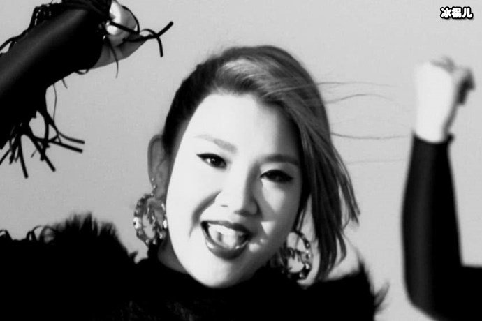 郑欣宜喝醉酒释放天性,开直播与粉丝互动大胆网友:千万注意不要