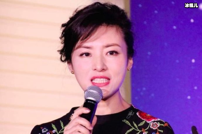 铁甲小宝女交警,四十多依旧美丽