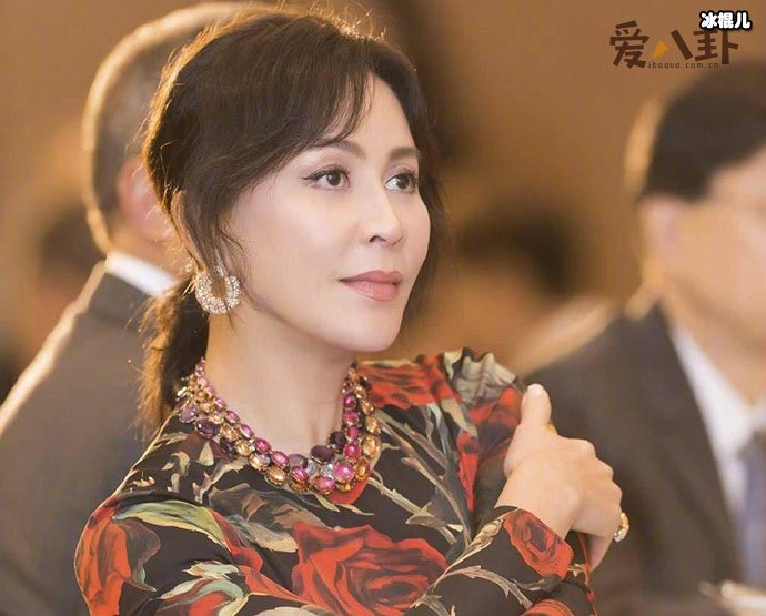 刘嘉玲Angelababy怎么回事? 几年没发过信息有必要再加吗?