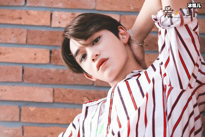 黄旭熙家境怎么样? 是富二代还是家境一般的普通家庭