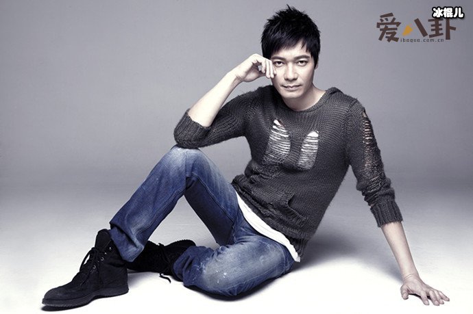 罗嘉良与相守28年妻子离婚, 离婚后娶小12岁女演员育有一女