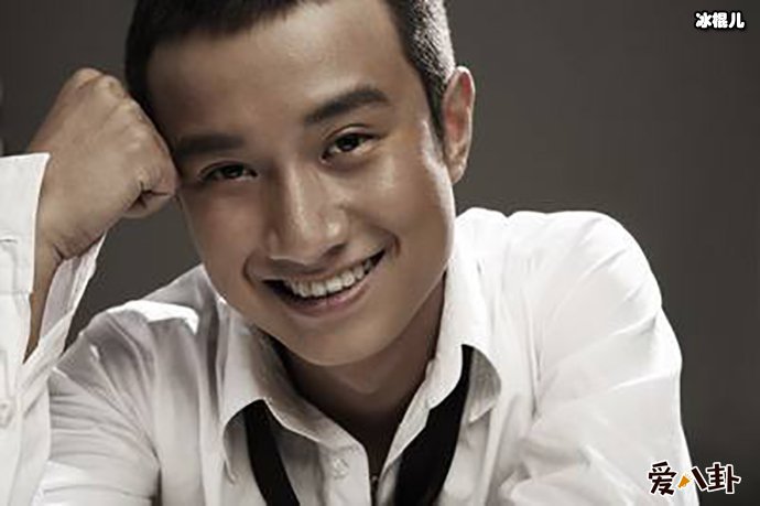 文章因偷拍砸手机, 脾气火爆疑因前妻遭人讽难怪会离婚